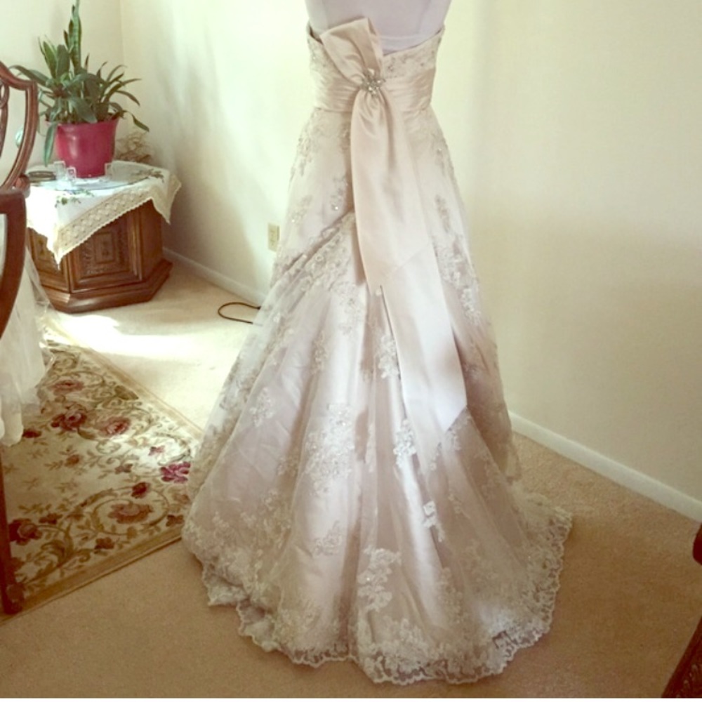 Oleg Cassini Ivory Wedding Gown 👰🏻